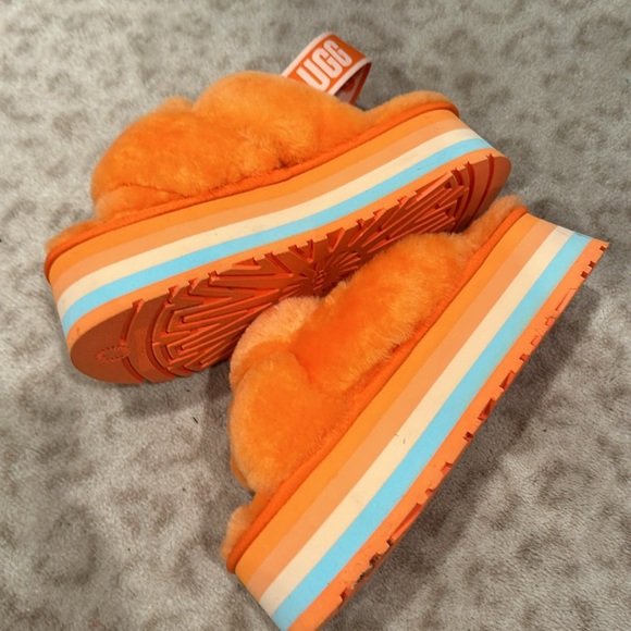 Ugg fuzzy platform slippers - Picture 2 of 3